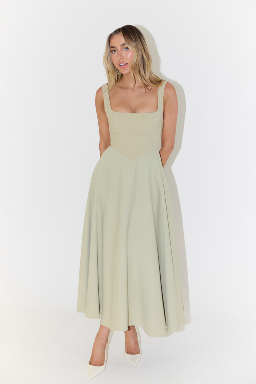 Women’s Midi Dress – Flattering Fit – Cinched Waist – Flowing Silhouette